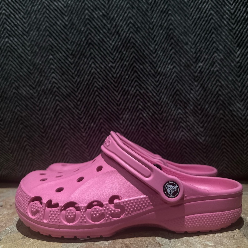 Pink crocs - Picture 2 of 3
